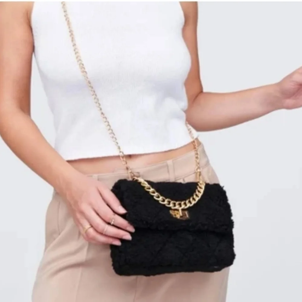 Urban Expressions Corriedale Crossbody in black